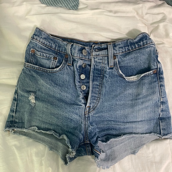 Levi’s 501 Shorts - Picture 3 of 6
